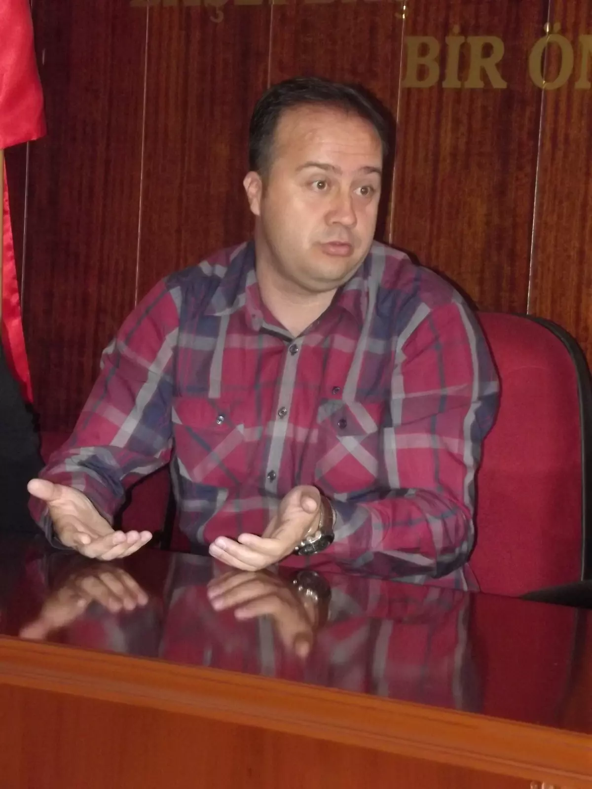 Dinçel'den Gazetecilere Baklava