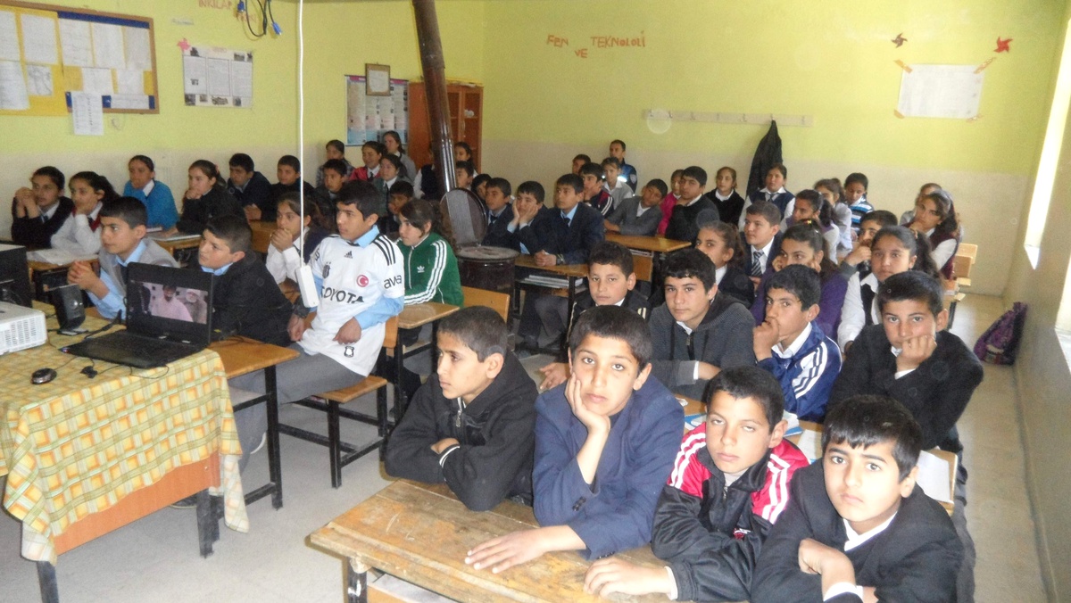 Emniyetten, Öğrencilere Sinevizyon Keyfi