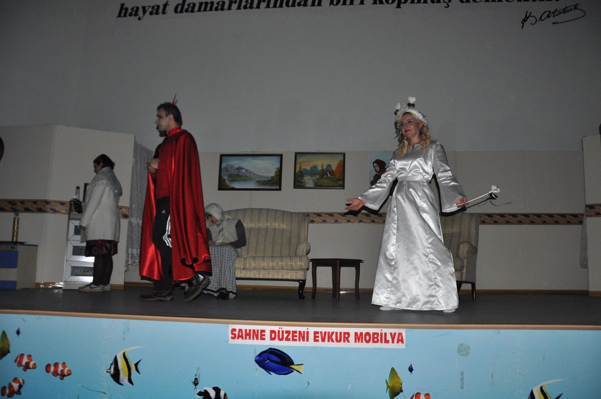 "Entrikalı Komedyası" Sahneledi