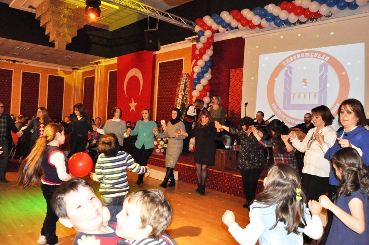 Erzurumlulardan Kurtuluş Gecesi