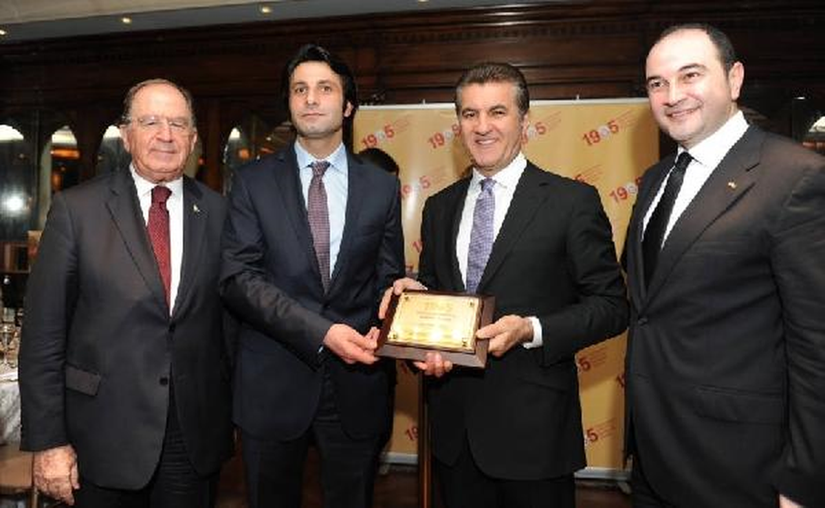 Galatasaray Başkanından Yeni Üyelere Plaket