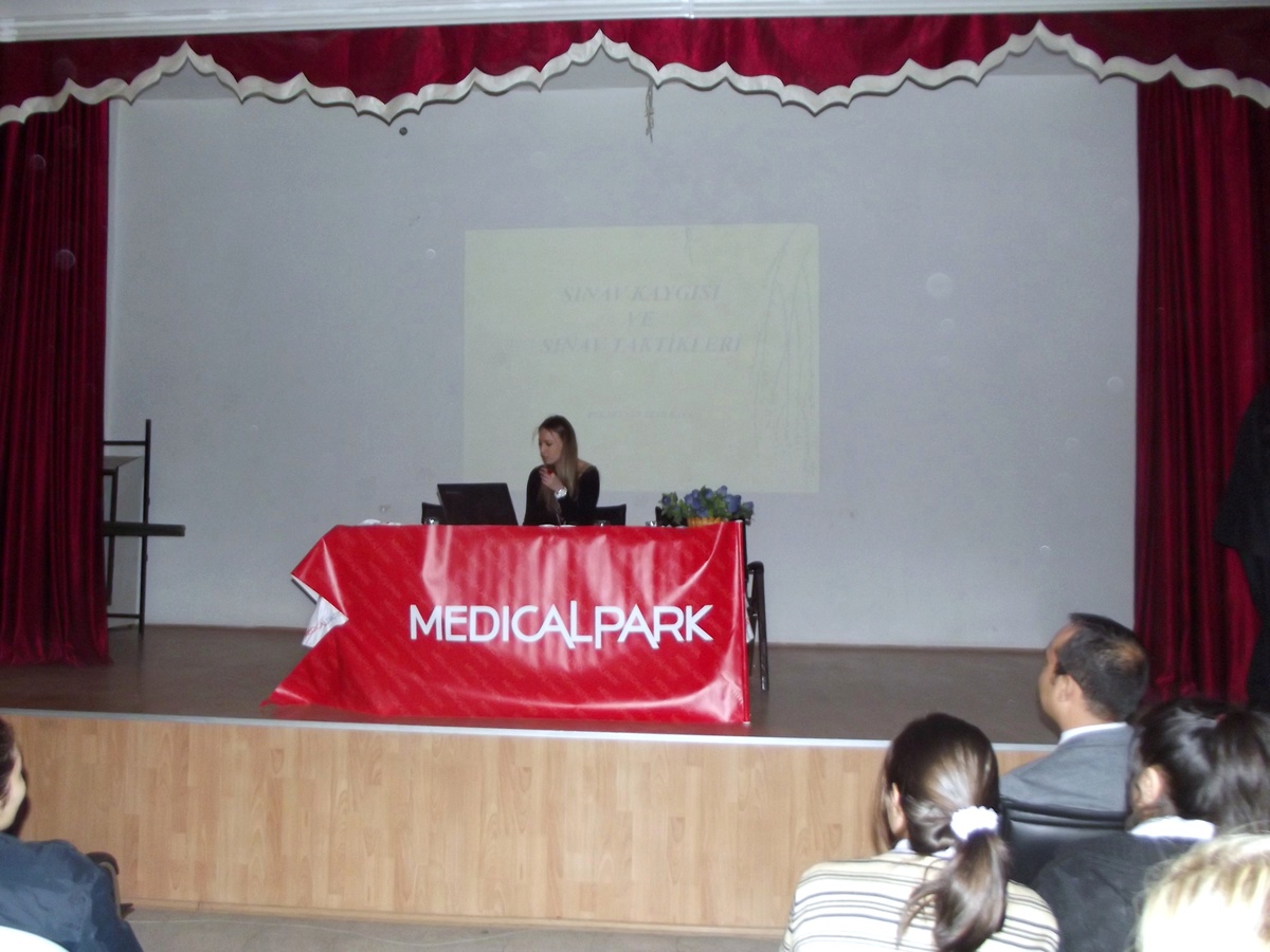 Gediz Kız Meslek Lisesi Öğrencilerine Sınav Stresinden Kurtulma Semineri