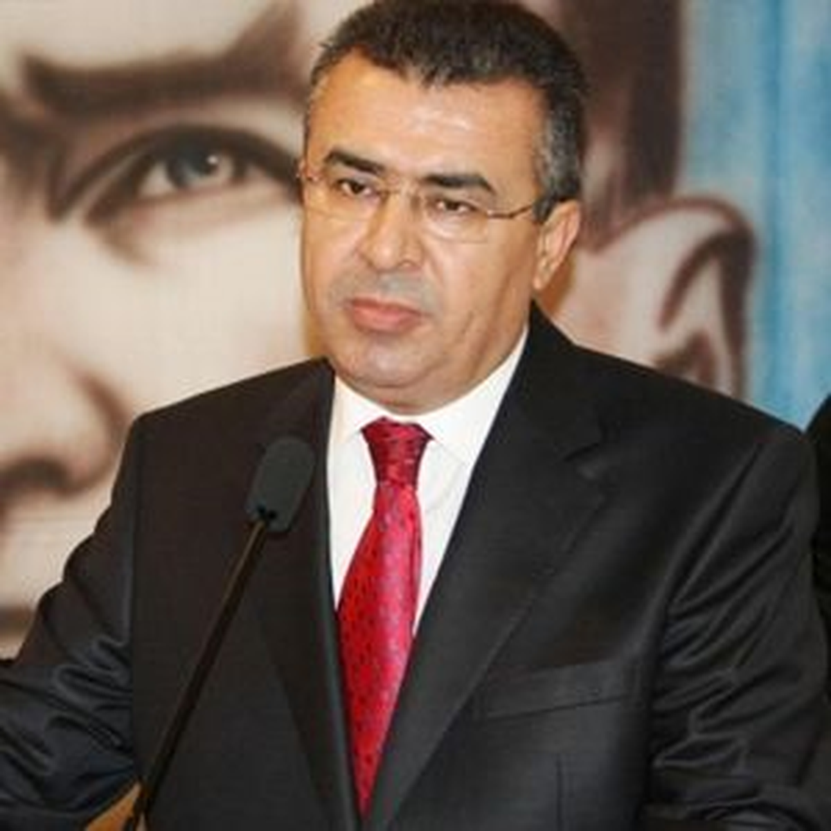 Hatay Valisi Lekesiz\'den Başarı Belgesi