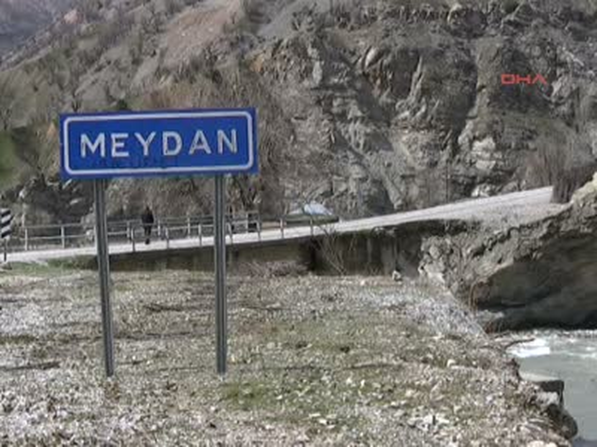 Heyelan Bitlis\' Te 12 Köy Yolunu Ulaşıma Kapattı