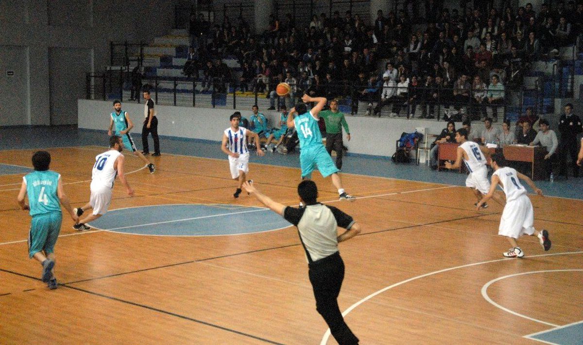 İbrahim Çeçen Üniversitesi Evinde Galip Geldi