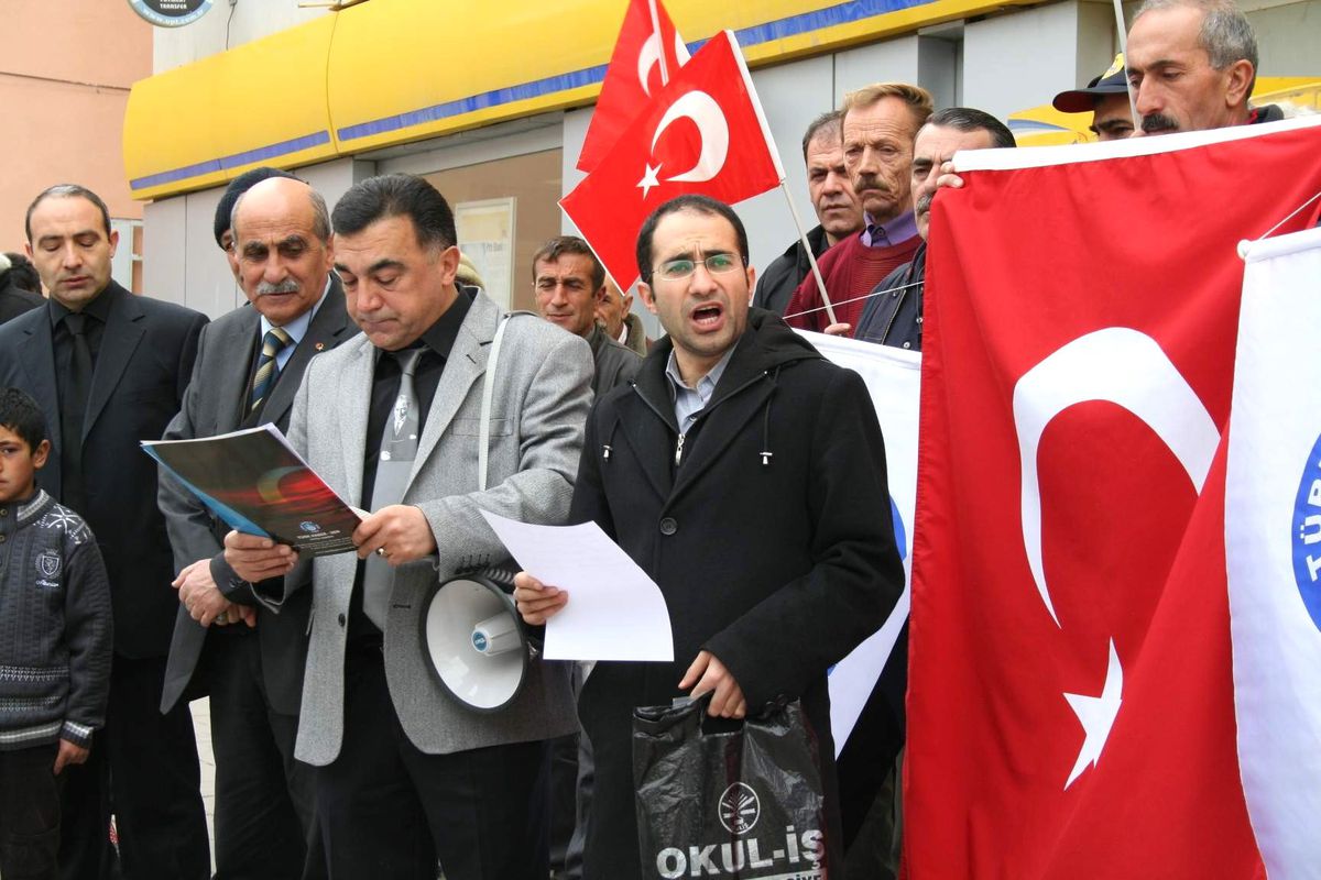 Kars\'ta PTT Çalışanları İş Bıraktı