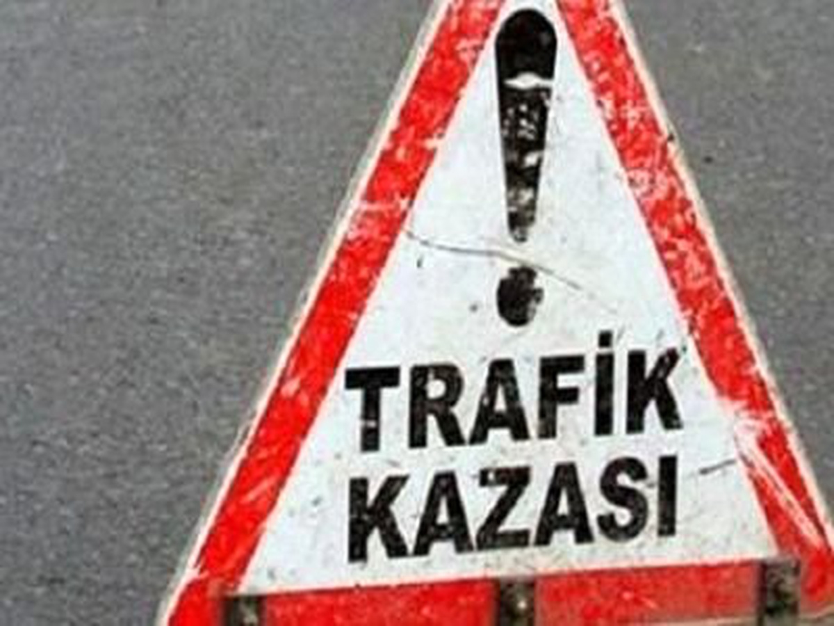 Kaza Anı Bu Kez Araç İçinden Görüntülendi... Yola Fırlayan Genç, Hızla Araç Camına Çarptı