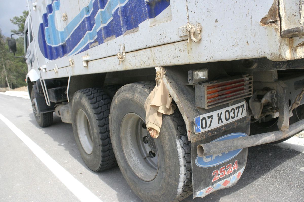 Kaza Geçiren Mobilyacının Kolu Koptu