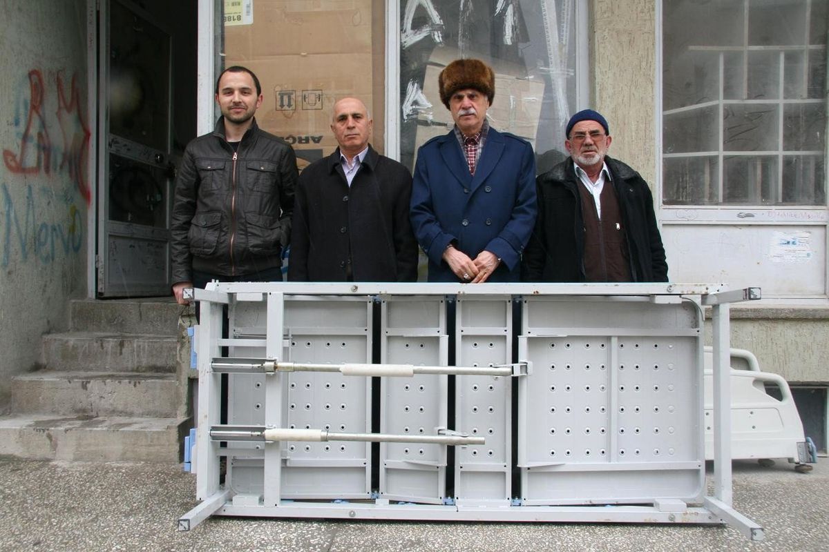 Kızılay Hasta Yatağı Hediye Etti