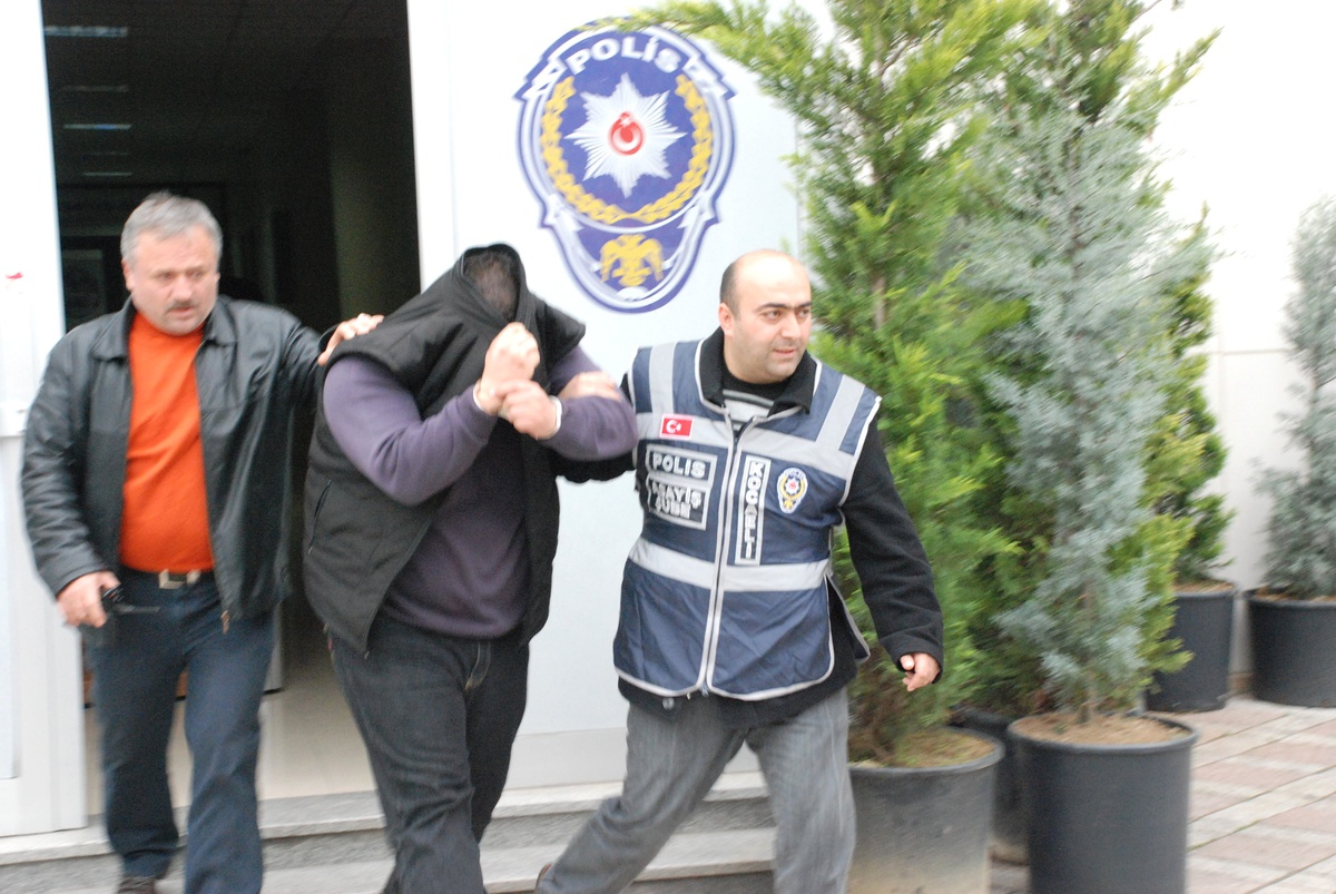Kültür Merkezine Gizli Kamera Koyan Şahıs Teslim Oldu