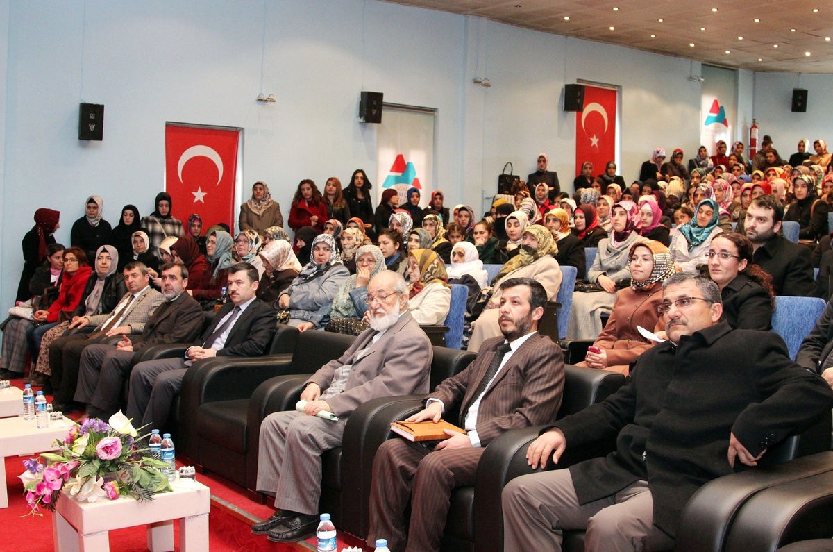 Kur\'an Müfessiri Hasan Tahsin Feyizli Ağrı\'da Konferans Verdi