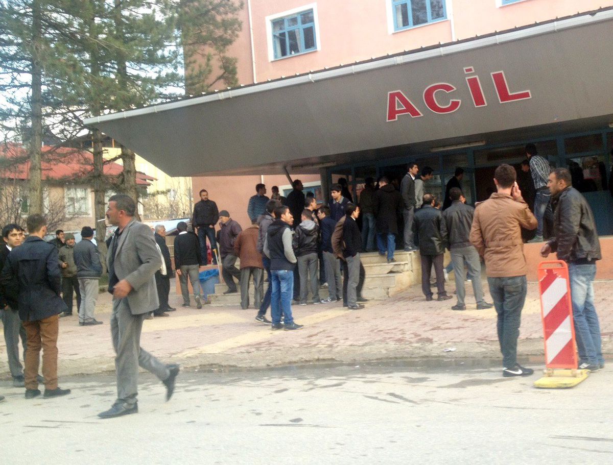 Liseli Öğrencilerin Bıçaklı Kavgası: 1 Ölü