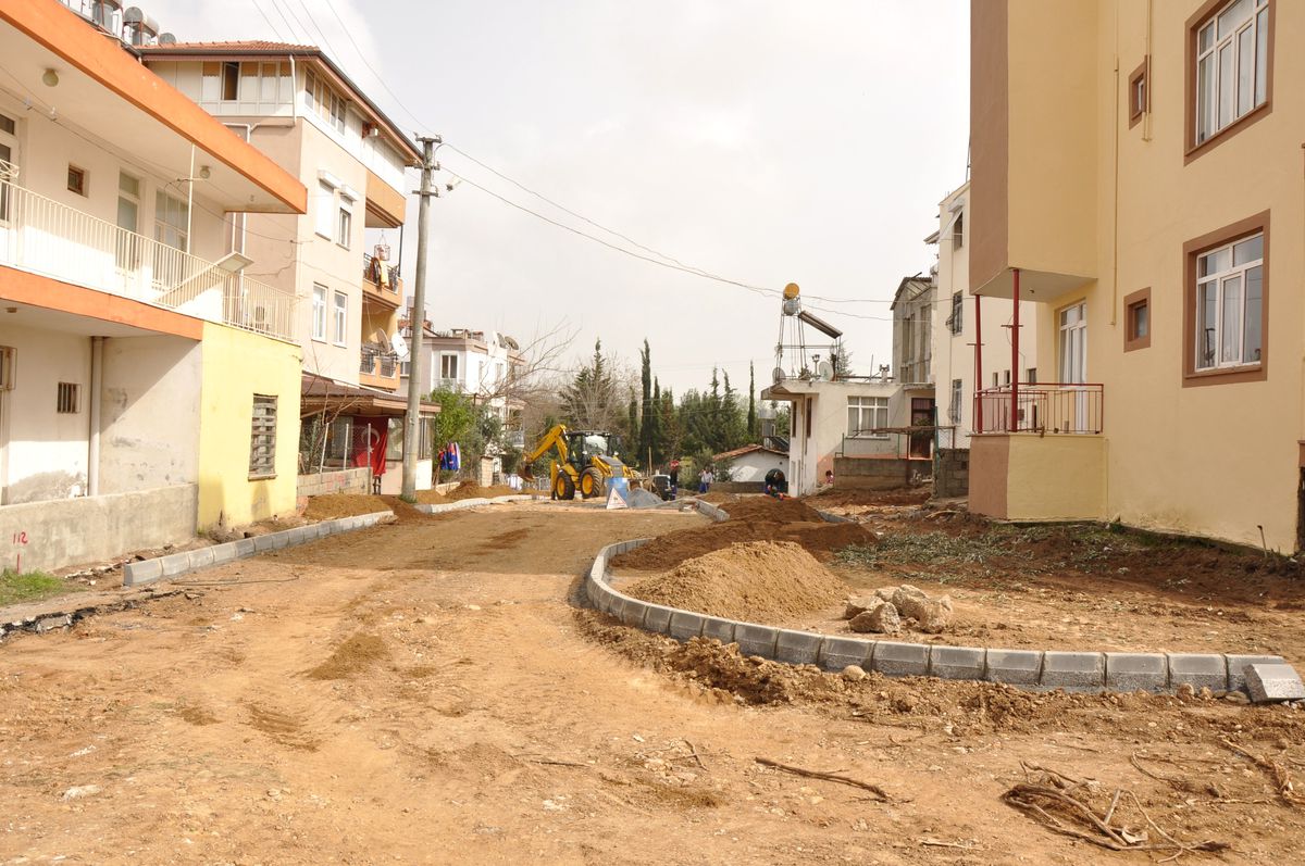 Mimar Sinan Mahallesi\'nde Yol ve Kaldırım Çalışmaları Başladı