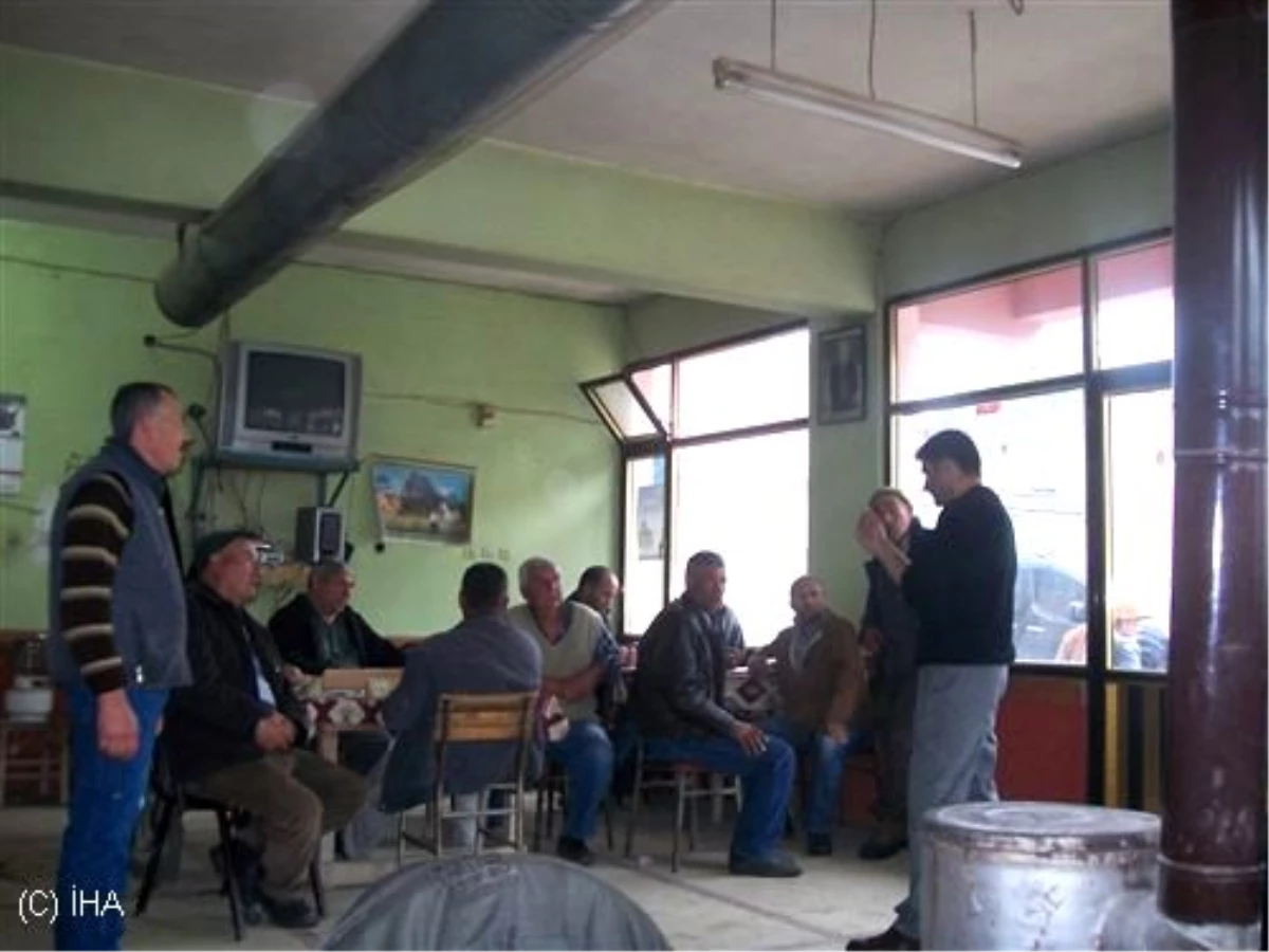Ödemiş\'te Köy Kahvehanelerinde Tarım Eğitimi Sürüyor