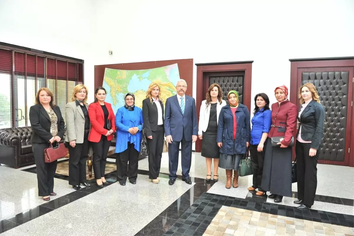 İş Kadınları Derneği'nden Vali Cerrah'a Ziyaret