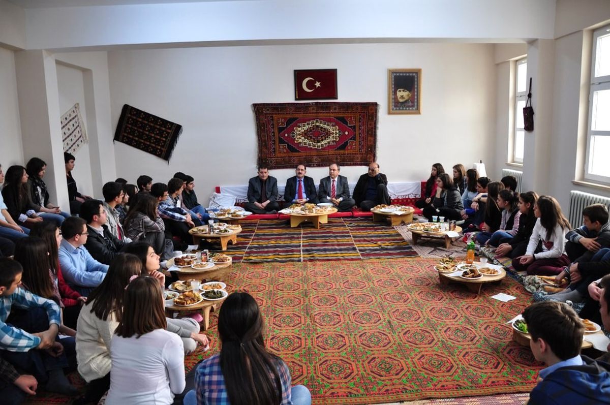 Rektör Şimşek Liselilerle Bir Araya Geldi