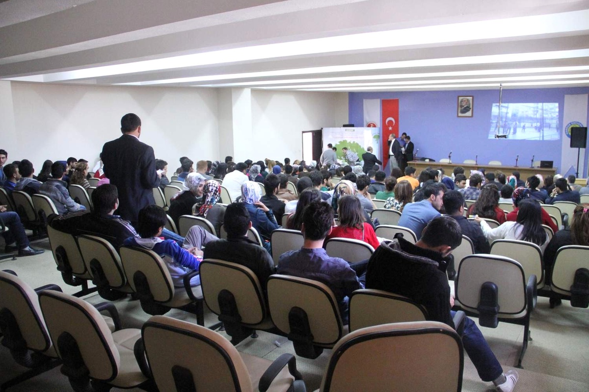 Şanlıurfa Gençlik Merkezi\'nden Öğrencilere Seminer