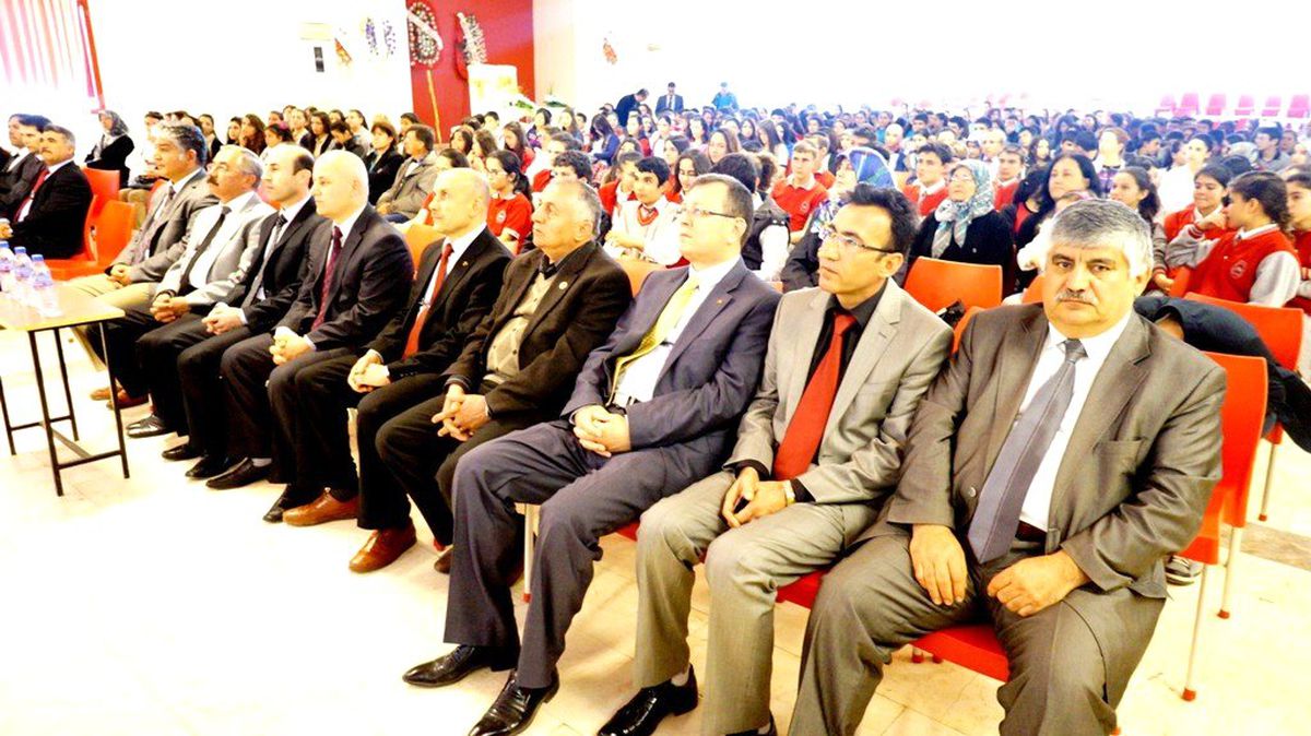 Sarıgöl\'de Öğrenciler Sahne Aldı