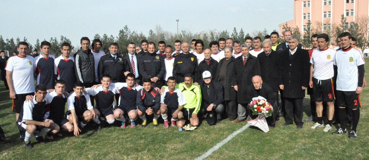 Şöhretlerle, Pmyo Öğrencileri Dostluk Maçı Oynadı