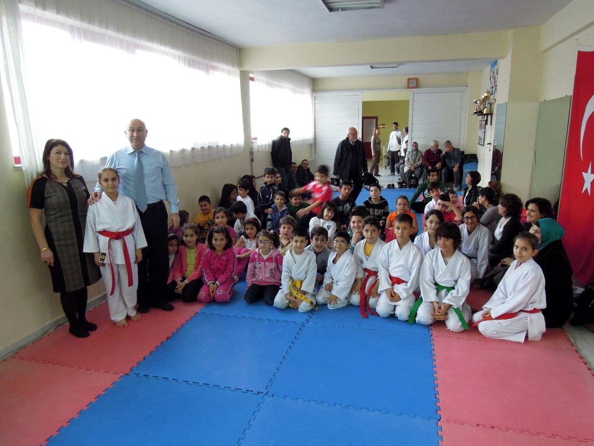 Sporcu ve Velilere Sağlıklı Beslenme ve Obezite Eğitimi