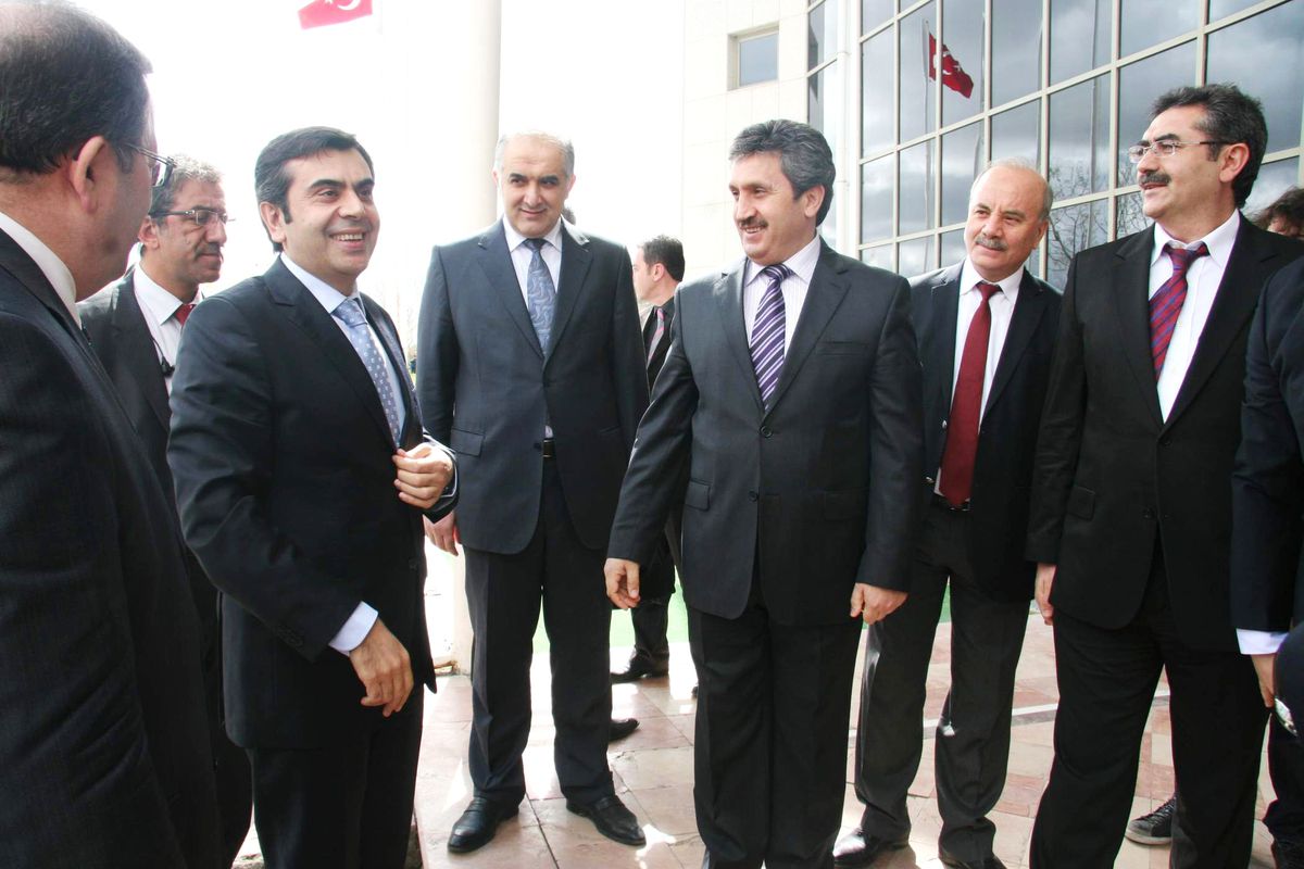 Tekin, Afyonkarahisar\'da Başkanlık Sistemini Anlattı