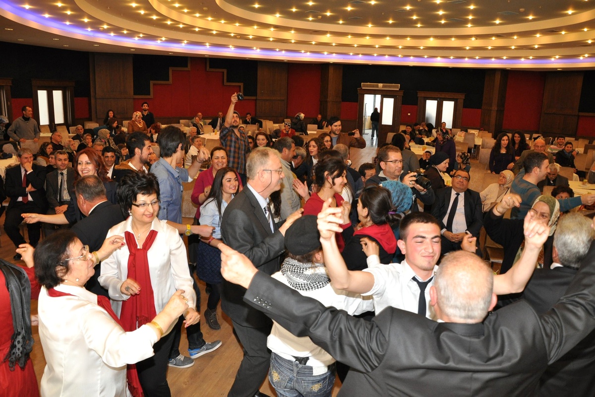 Üniversite Öğrencileri Huzurevi Sakinlerini Unutmadı