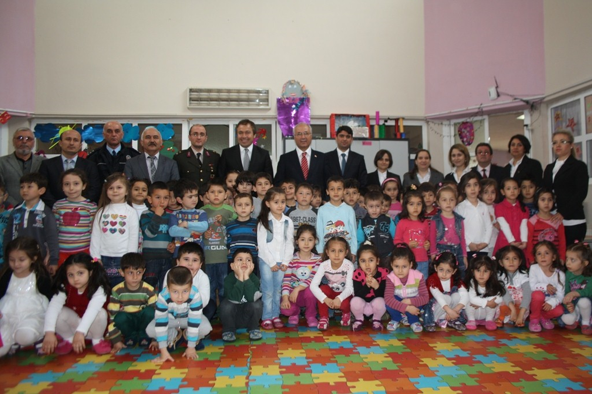 Vali Daşöz, Öğrencilerle Birlikte Ağaç Dikti