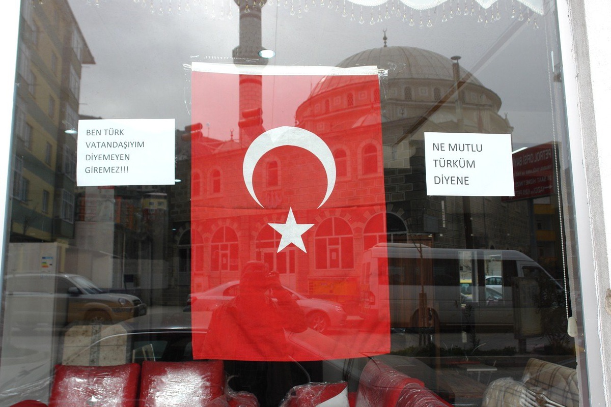 Yusufeli Esnafının Türk Bayrağı Tepkisi
