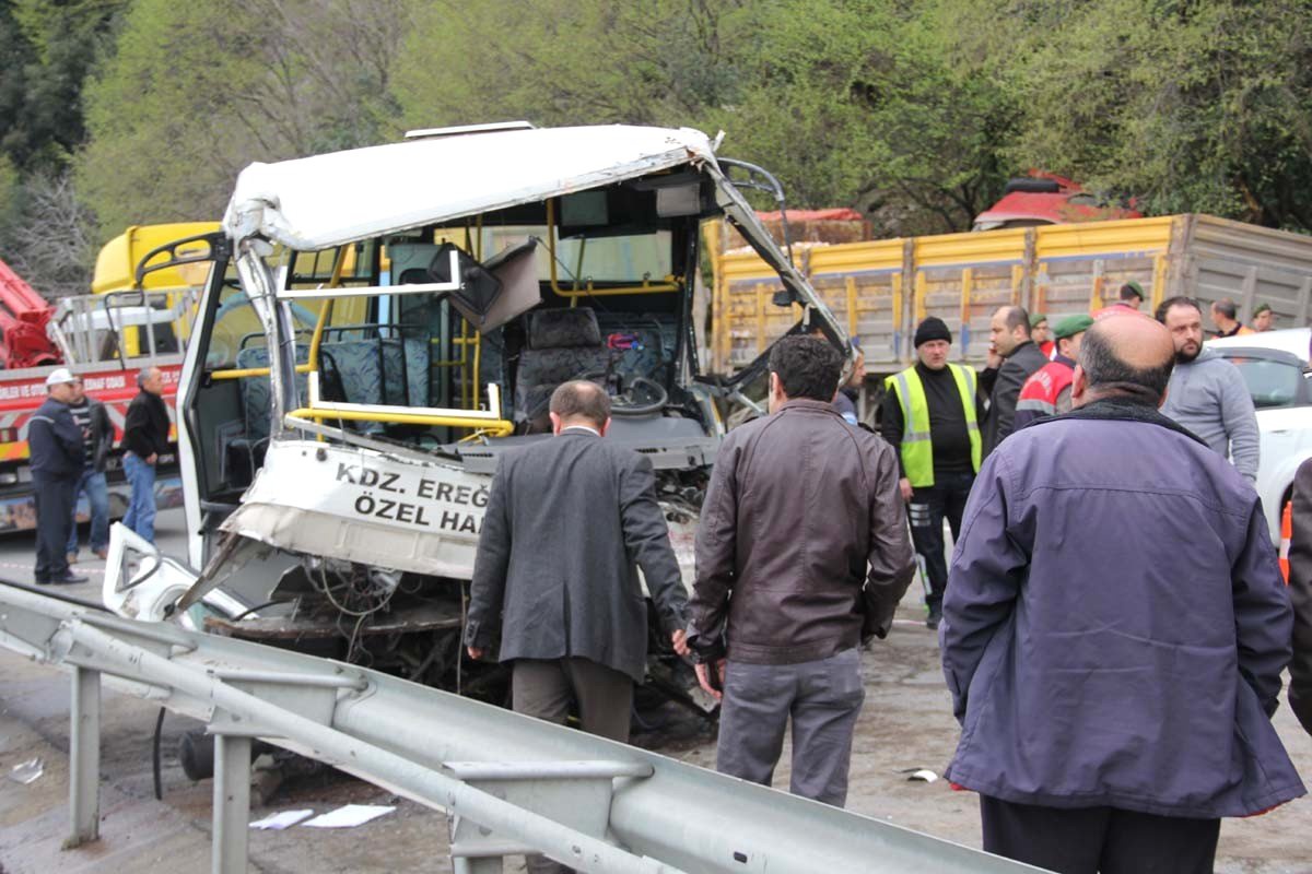 Zonguldak\'ta Kaza: 1 Ölü, 19 Yaralı