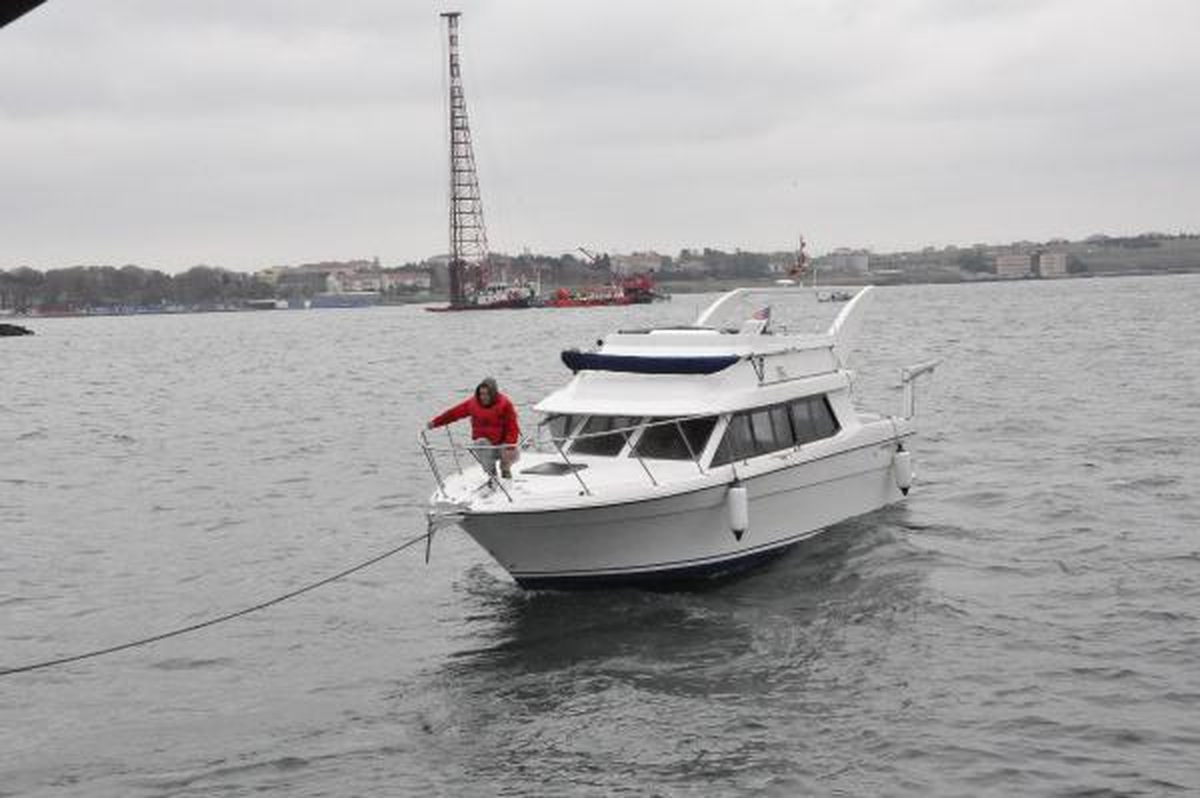Yattaki 2 Kaptanı Sahil Güvenlik Kurtardı