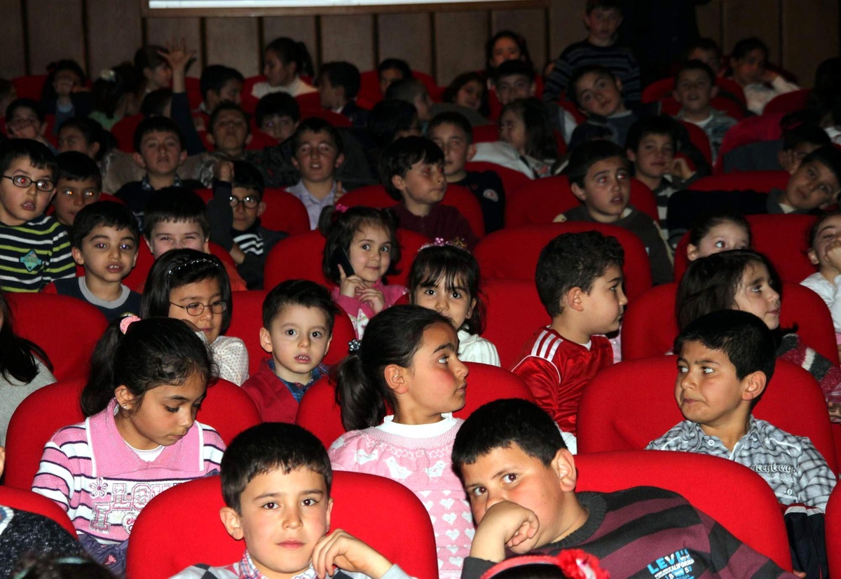 27 Mart Tiyatrolar Gününde İlk Kez Tiyatro ile Tanıştılar