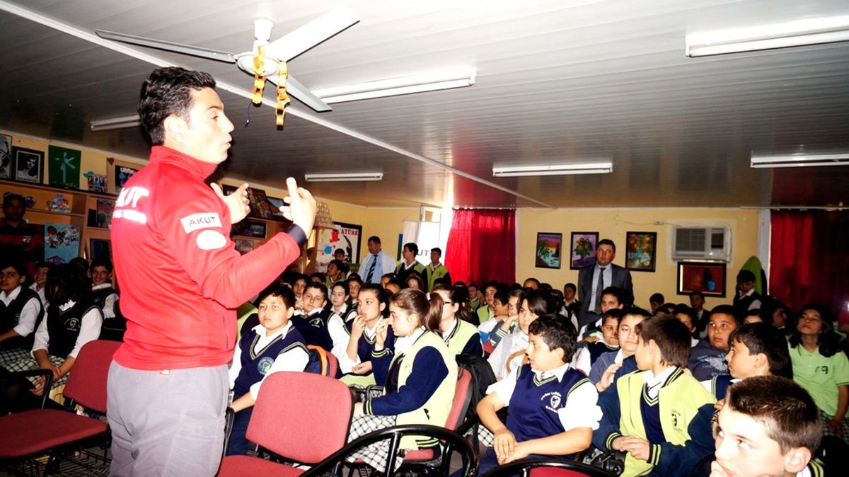 Akut Sarıgöl Birimi, Okulda Eğitim Verdi.