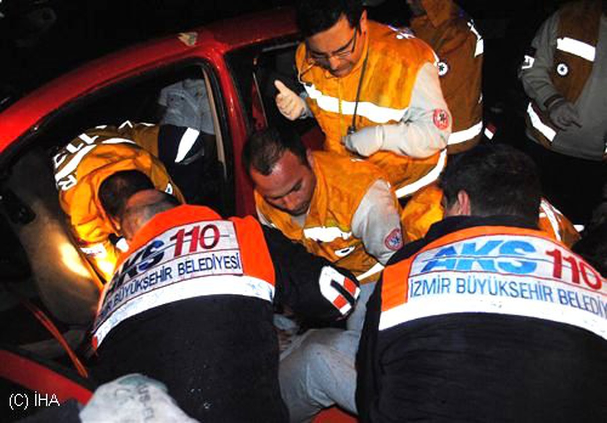 Alkol, Aşırı Hız ve Kaygan Yol Birleşti.4 Yaralı.