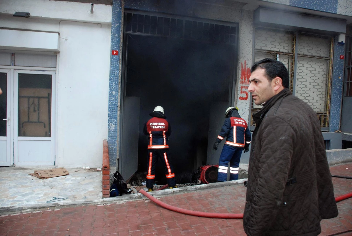 Ataşehir\'de İşyeri Yangını