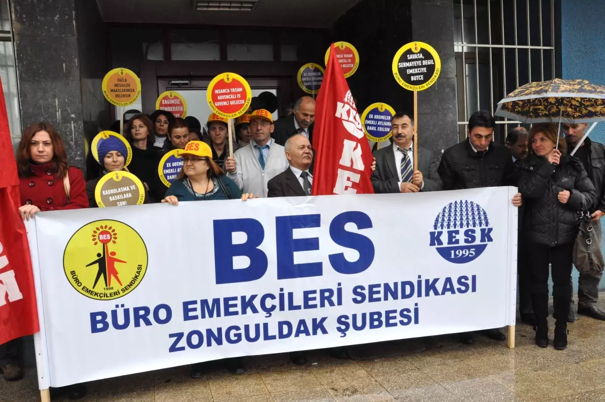 Bes, Sgk Emekçilerinin Yaşadıkları Hak Kayıplarına Tepki Gösterdi