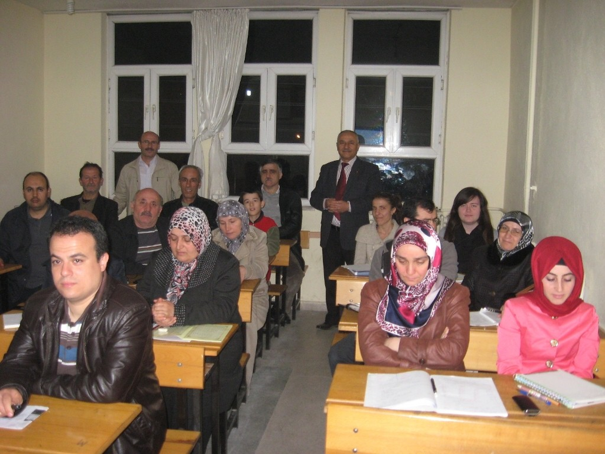 Burhaniye\'de Arapça Kursuna Büyük İlgi