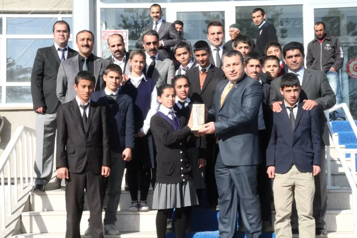 Öğrenciler Kaymakam Şahini Ziyaret Etti