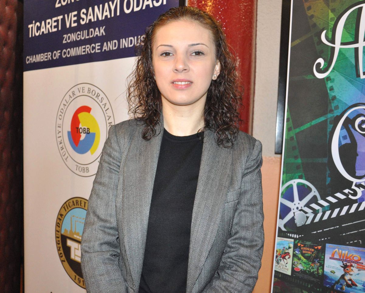 Çocuklar Sinemada Çizgi Film İzledi