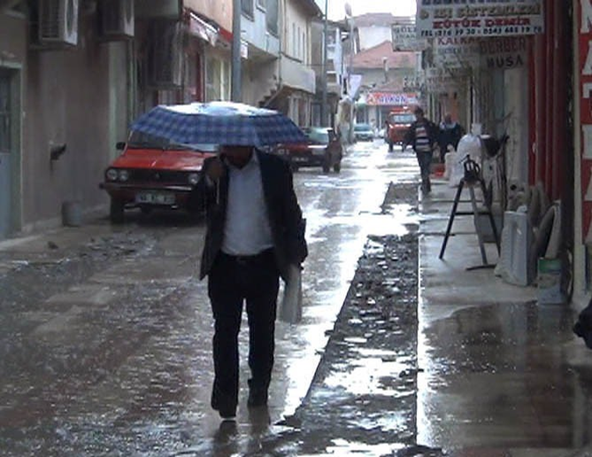 Dolu Yağışı Yerköy\'de Hayatı Olumsuz Etkiledi