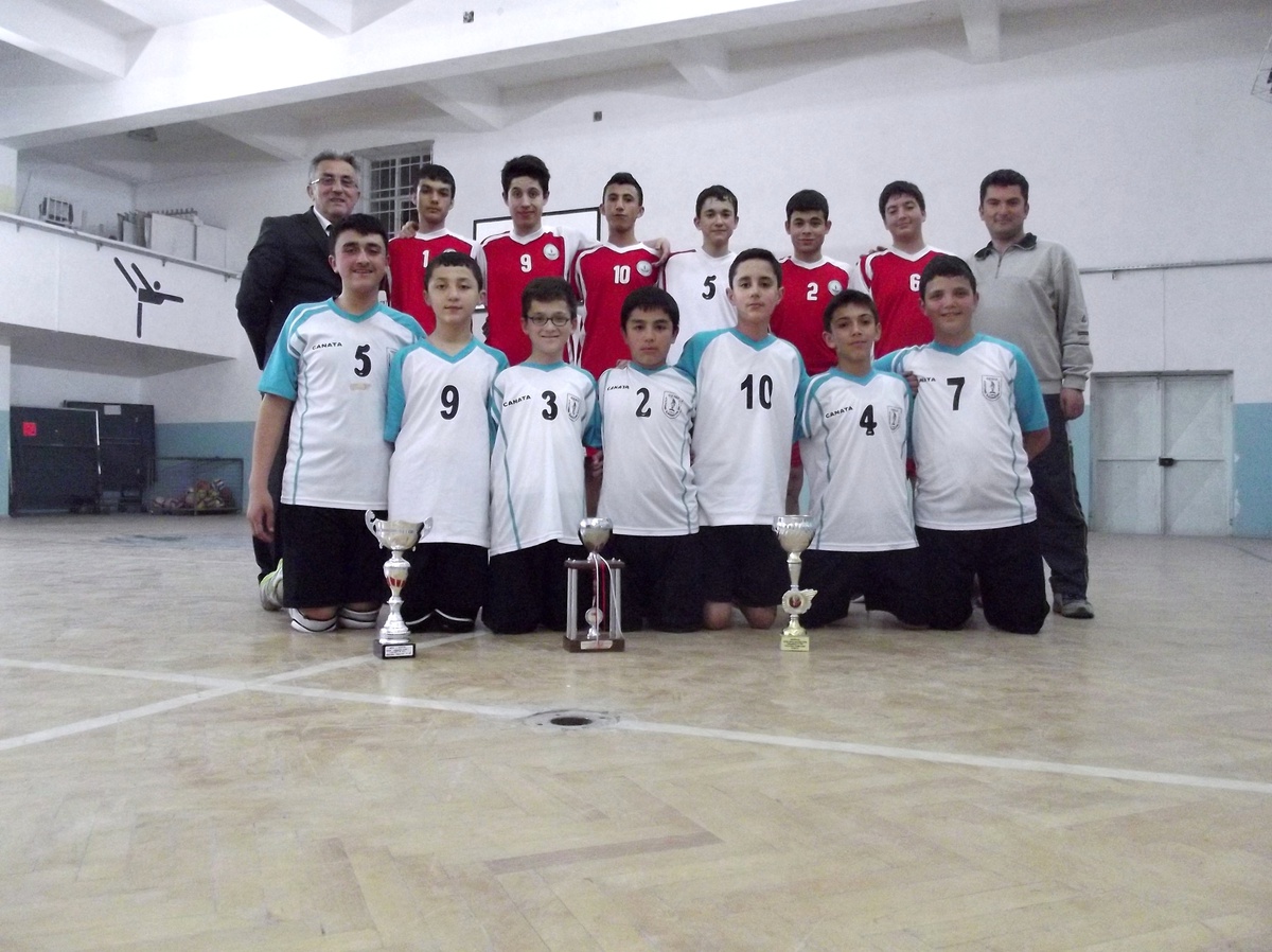 Gediz Halk Eğitim Spor Kulübü Voleybol Takımları Üç Birden Şampiyon Oldu
