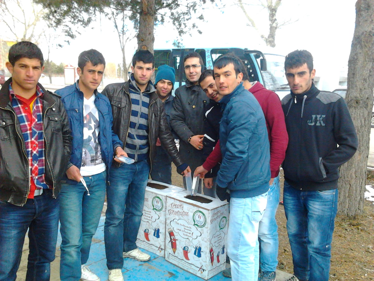 Gençlik Merkezleri Ygs\'de Kalem Silgi Topladı