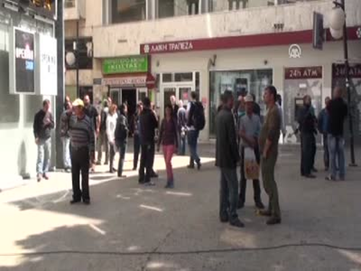Güney Kıbrıs\'ta Bankalara Hücum