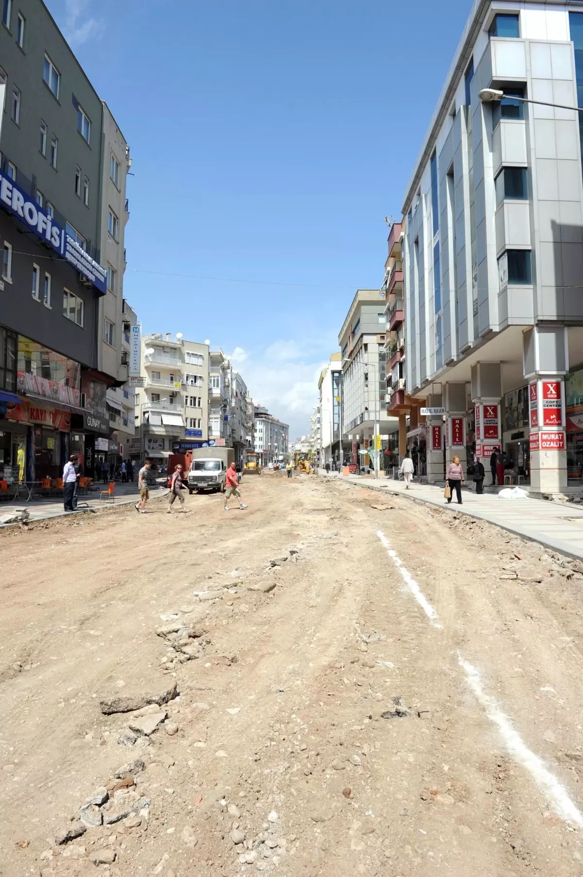 Hasan Subaşı Caddesi\'nin Asfaltı Yenileniyor