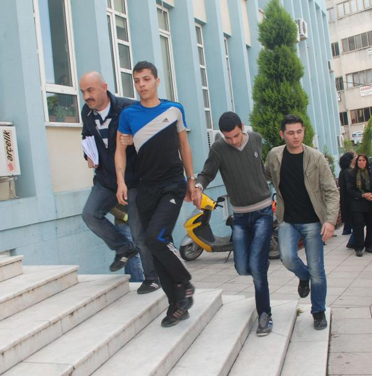 Hırsızlık Şüphelileri Çamura Saplandı