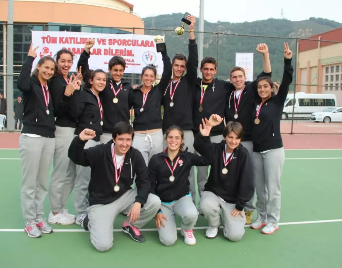 İstek Tenis Takımı Avustralya'ya Gidecek