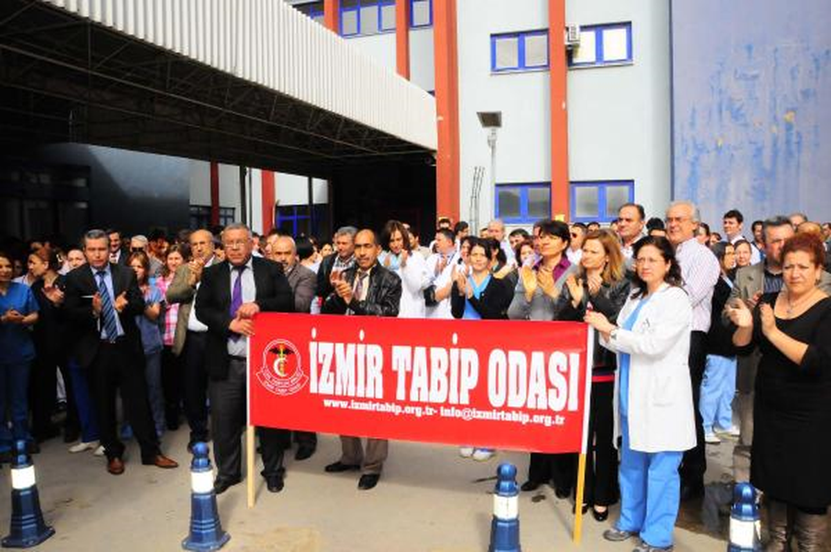İzmir\'de 2 Doktora Saldırıya Sert Tepki