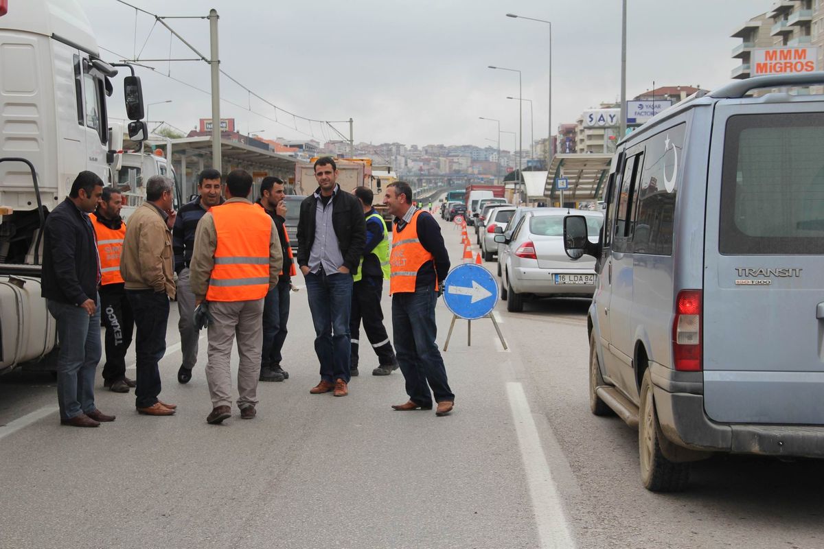 İzmir Yolu Trafiğe Kapatıldı