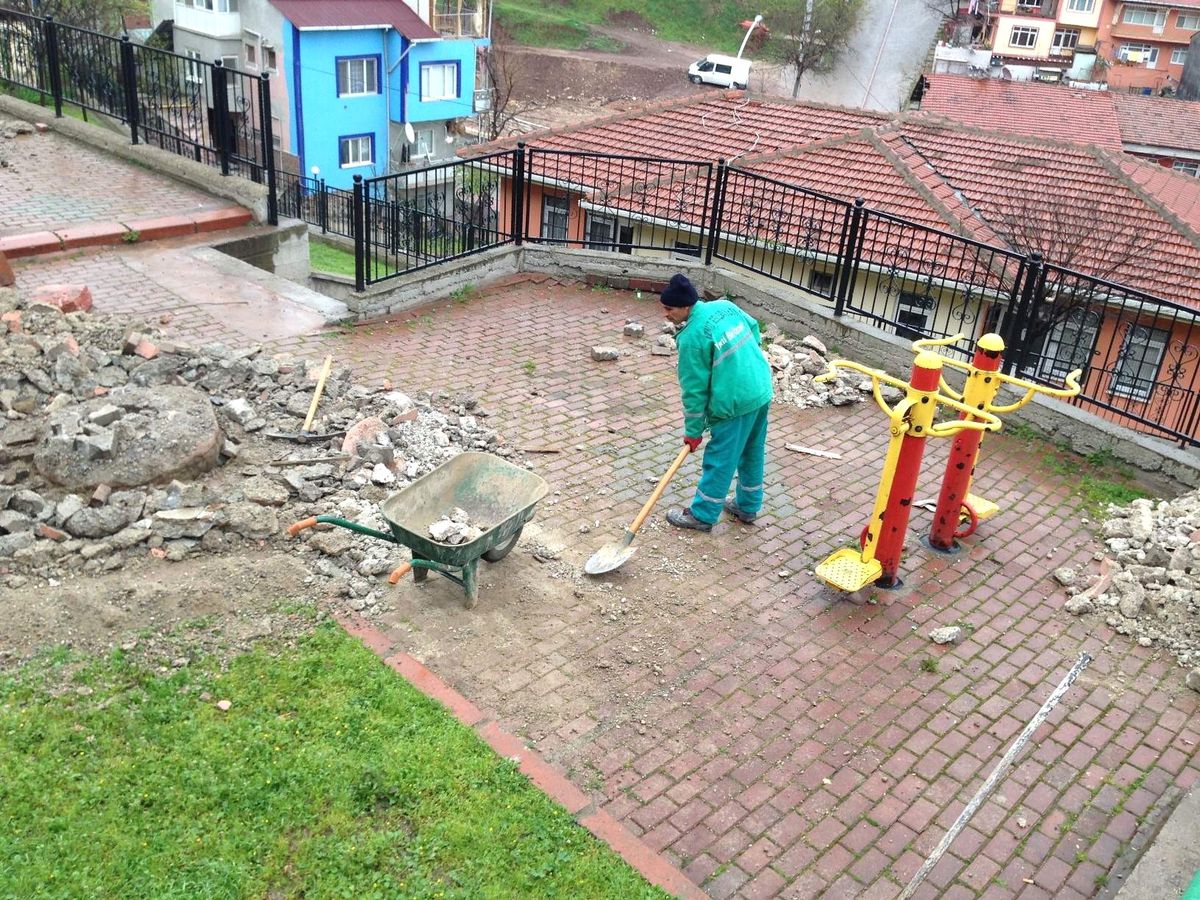 İzmit\'te Eski Parklar Yenileniyor