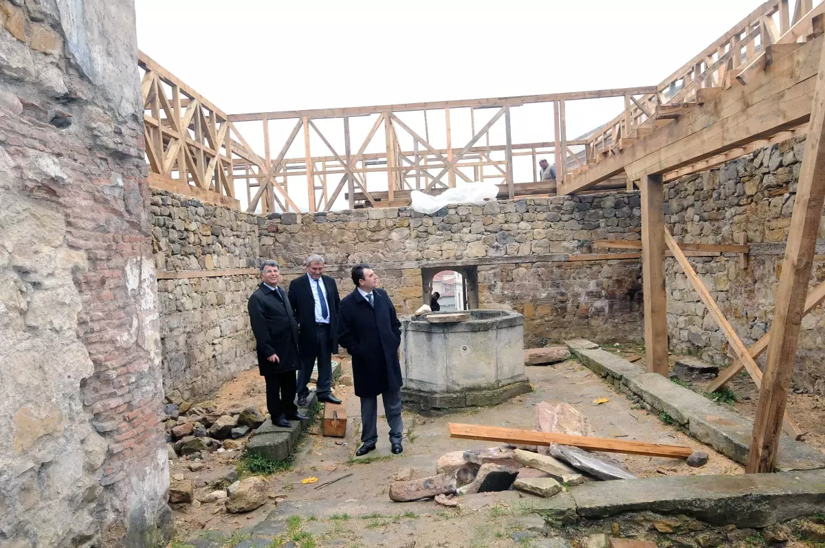 Karahasan, Saray Hamamını İnceledi