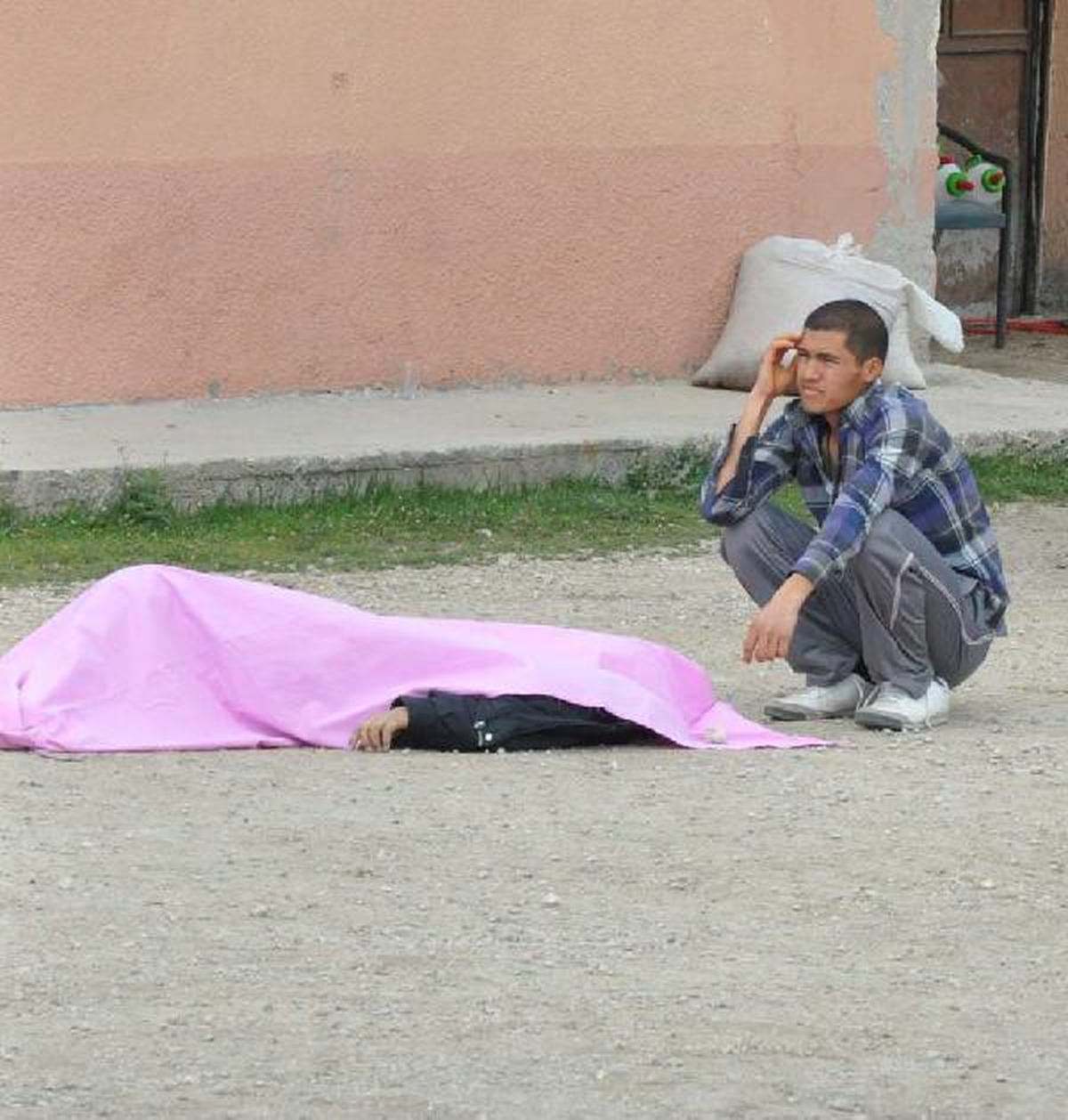 17 Yaşındaki Afgan İntihar Etti